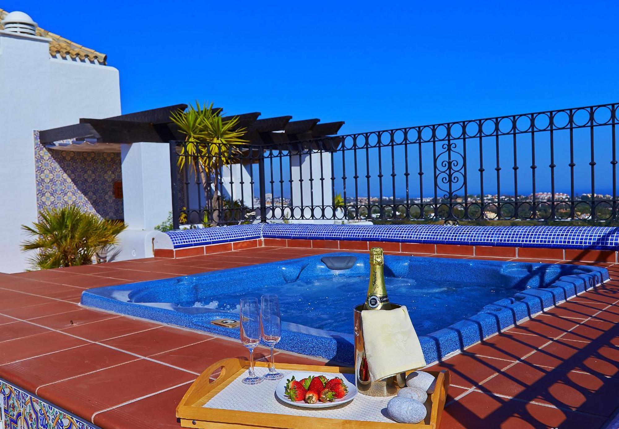 Penthouse In Benahavis With Terrace And Jacuzzi * Estepona